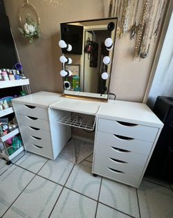 White Vanity Desk With Mirror
