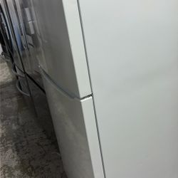 Frigidaire Top Freezer Refrigerator 