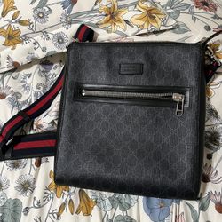 Gucci GG Supreme Messenger Bag
