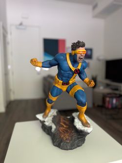 Cyclops premium format Statue