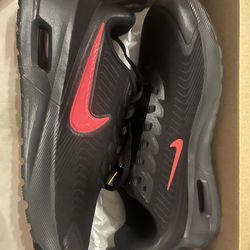 NIKE Airmax Nuaxis  Sneakers (Black/Red)
