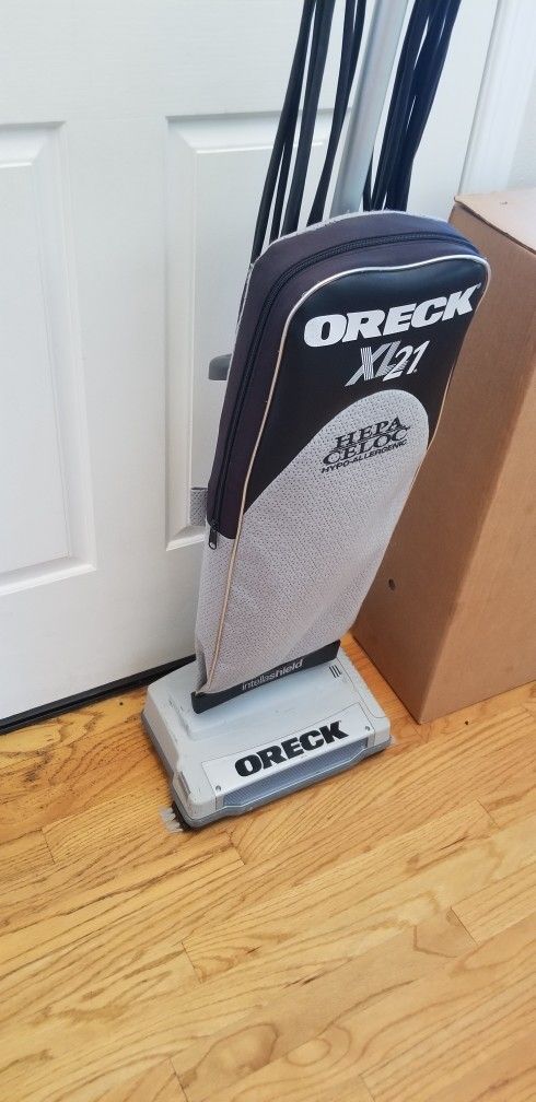 NEW cond TWO SPEED ORECK COMMERCIAL VACUUM. , WORKS EXCELLENT. , IN THE BOX