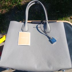 !! Purse  Micheal Kors Almost New Firm Price