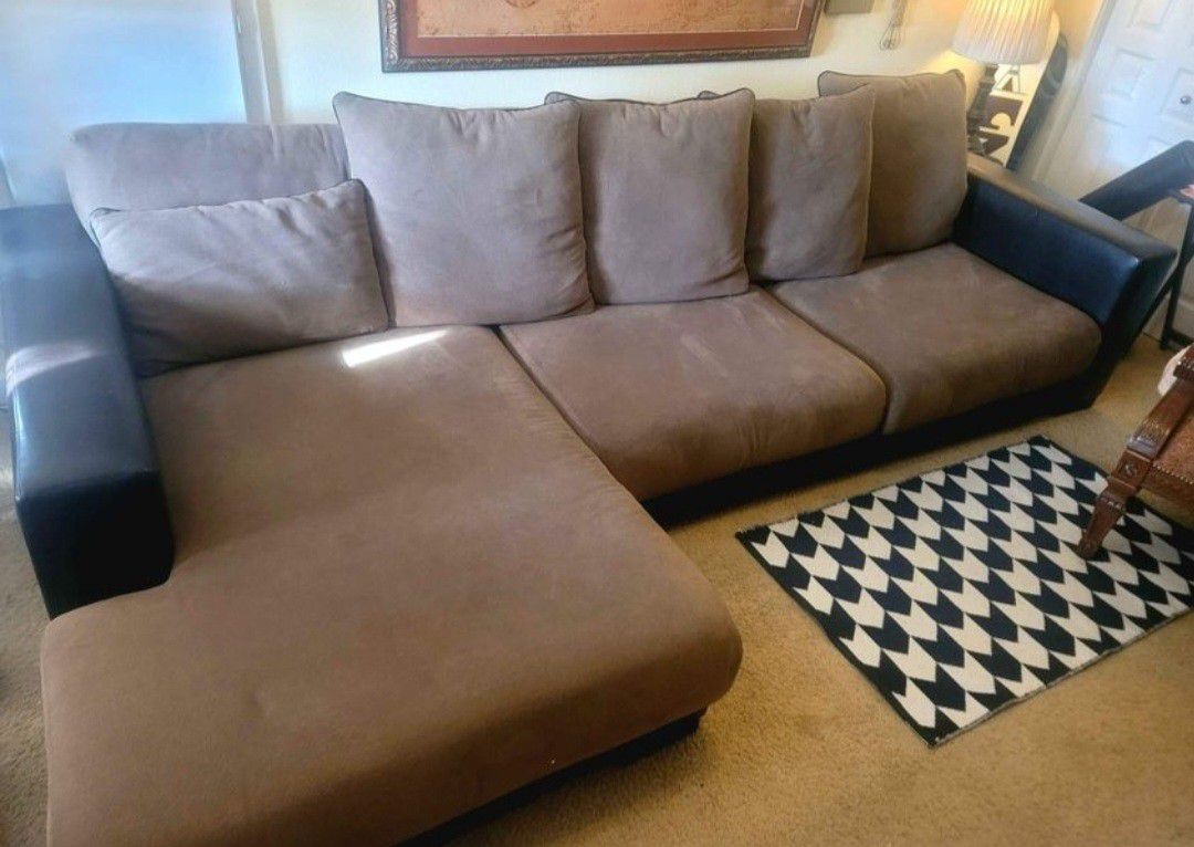 Extra deep sofa with chaise lounge