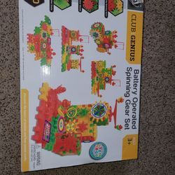 NEW 100 PIECE BATTERY OPERATED  SPINNING GEAR SET. SO MANY THINGS YOU CAN MAKE.  