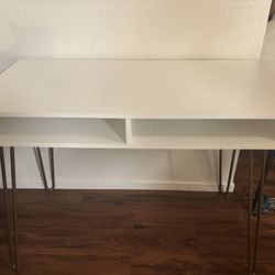 WHITE DESK- MOVING, MUST BE GONE TODAY!