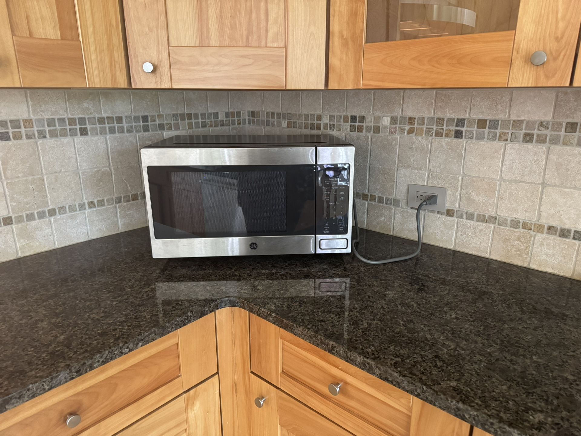 Working Condition GE® 1.6 Cu. Ft. Countertop Microwave Oven