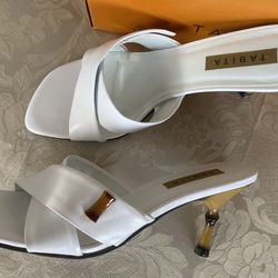 Nice White Med Heel Shoe