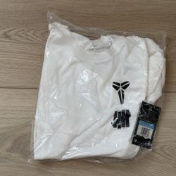 Kobe x Undefeated Mamba Day Shirt Size Medium