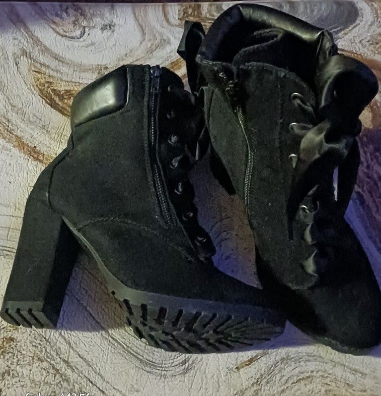 Ladies Black Lace-up Boots