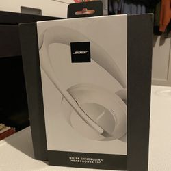 Bose Headphones 700 Noise-Canceling Bluetooth Headphones (Luxe Silver)