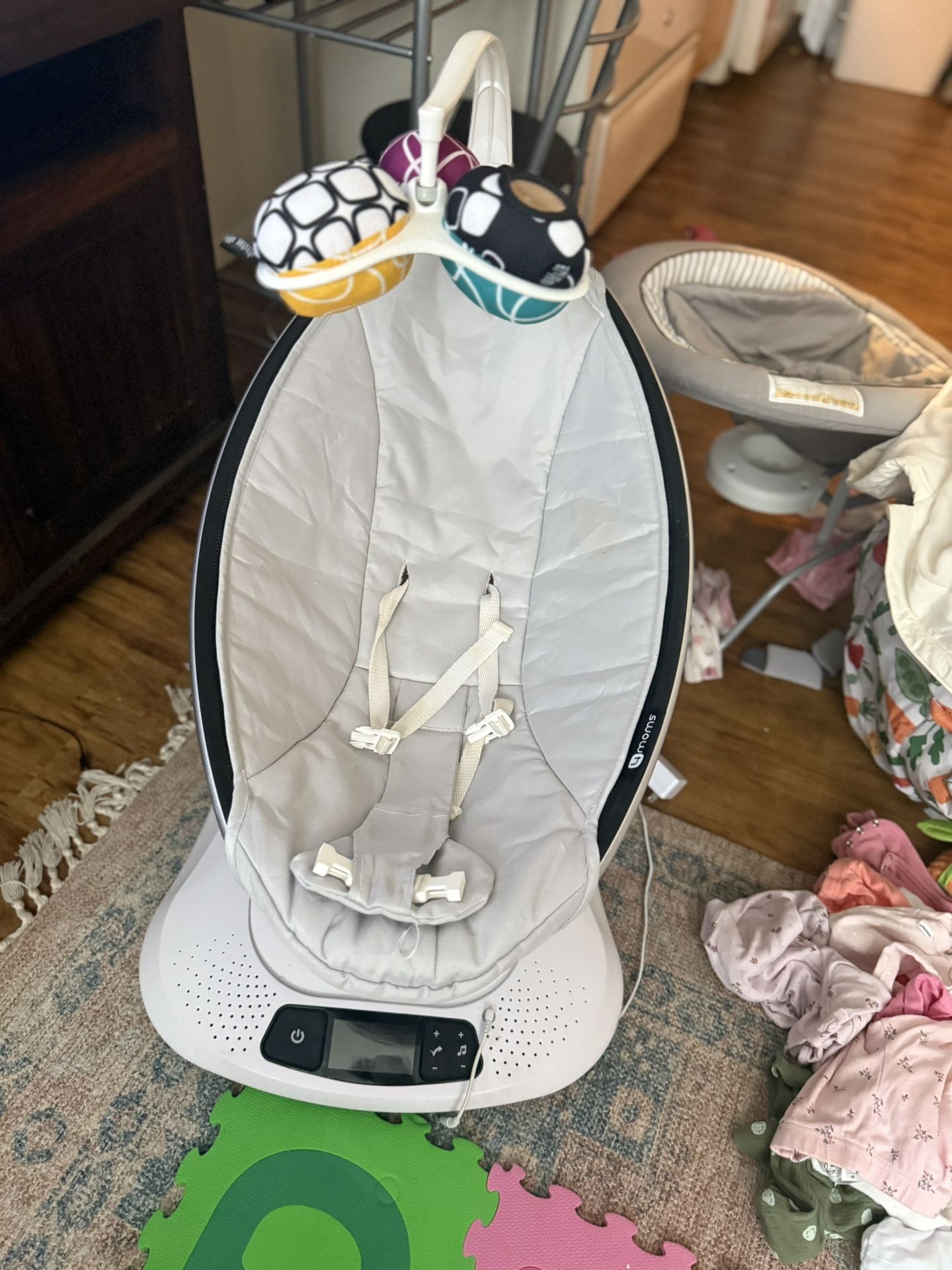 4 Moms Rocker
