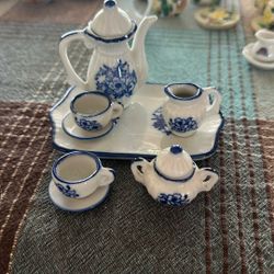 Tiny Tea Sets. 