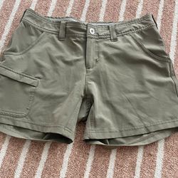 The North Face Women's Almatta Shorts Size 4 Stretch Cargo olive green