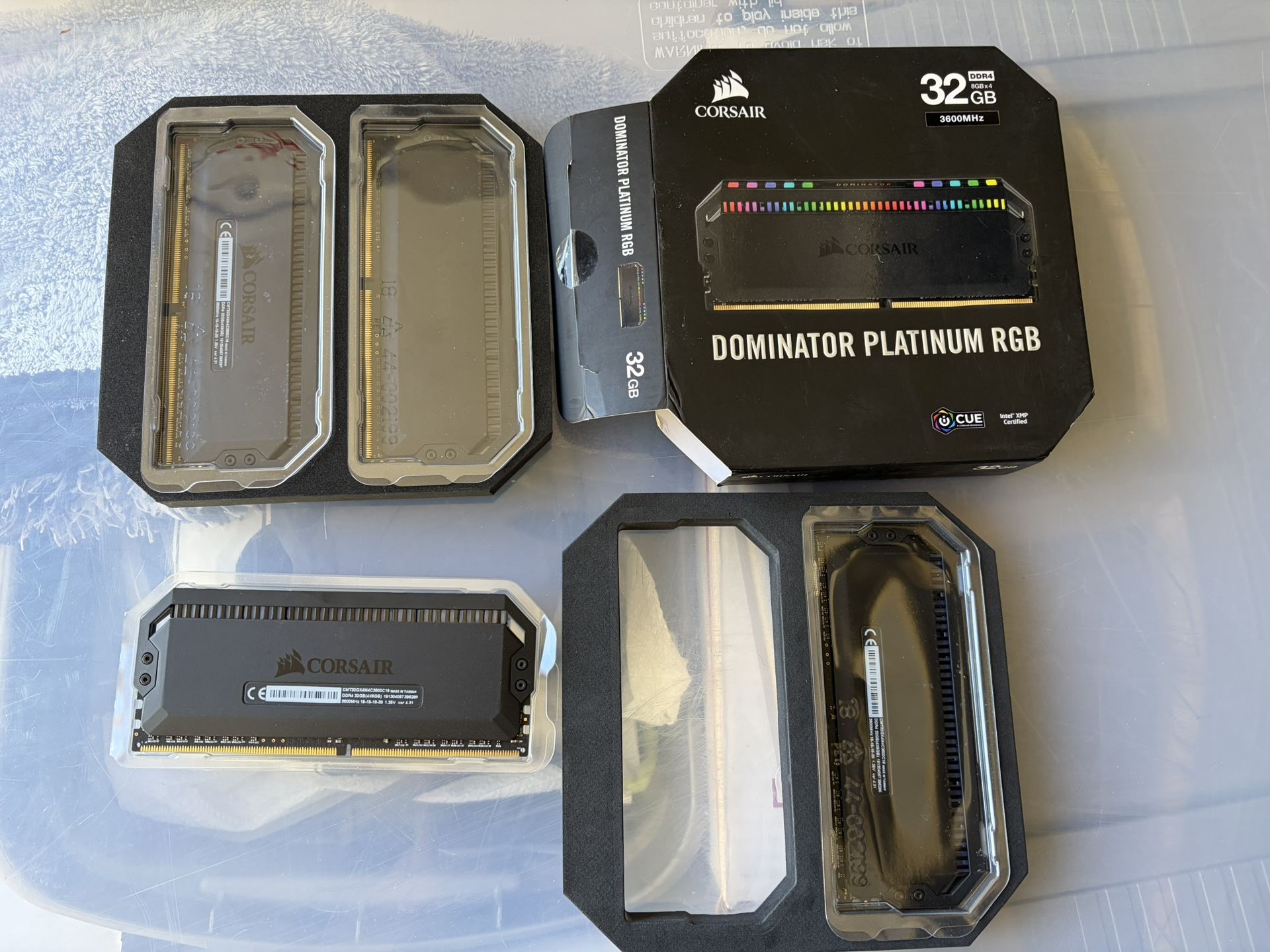 CORSAIR Dominator Platinum RGB 32GB (4x8GB) DDR4 3600 (PC4-28800) C18