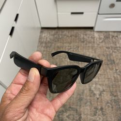 Bose Frames Sunglasses/speakers.