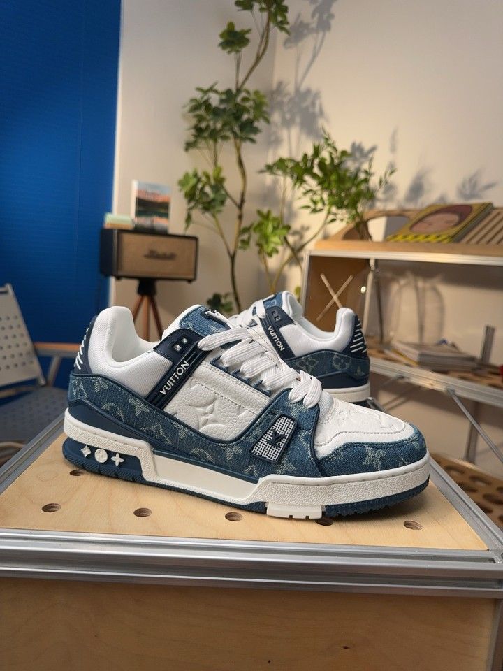 (Louis Vuitton) Trainer series denim blue and white color matching sports shoes