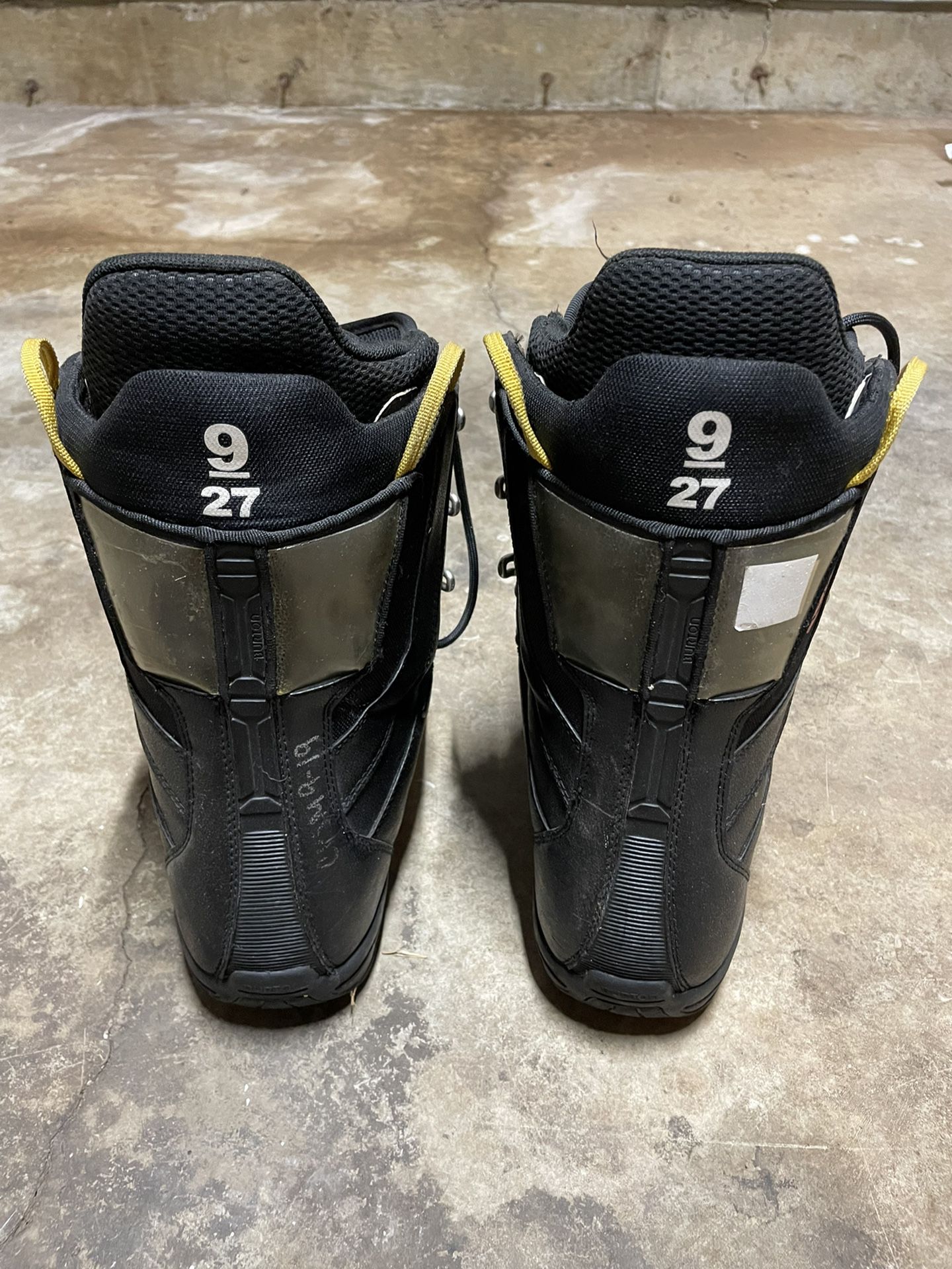 Burton Men’s Size 9 Snowboard Boots