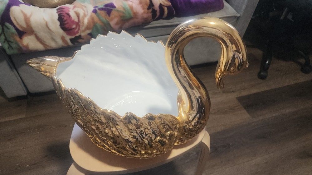 Vintage Italian Swan Bowl – 24k Gold Accents – Made in Italy