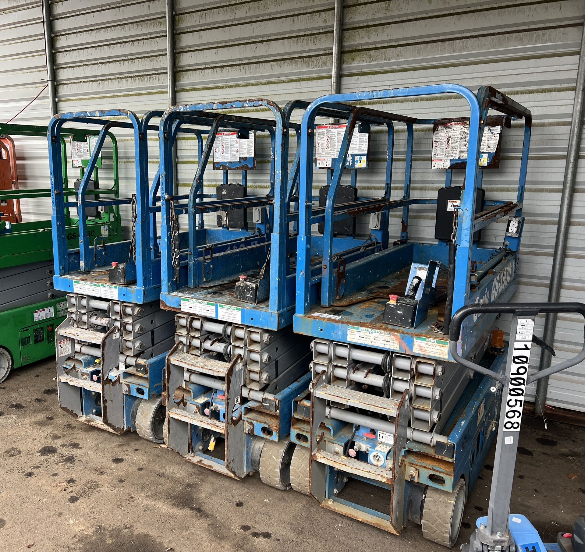 2014-2016 Genie GS1930 Electric Lifts - Low Hours & Newer Batteries