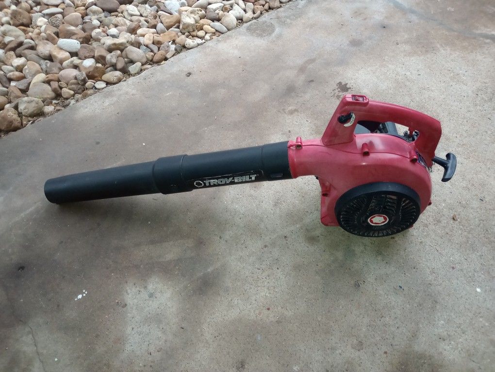 Troy Bilt TB 230 Leafblower