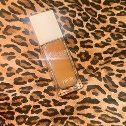 DIOR Hydra Foundation 