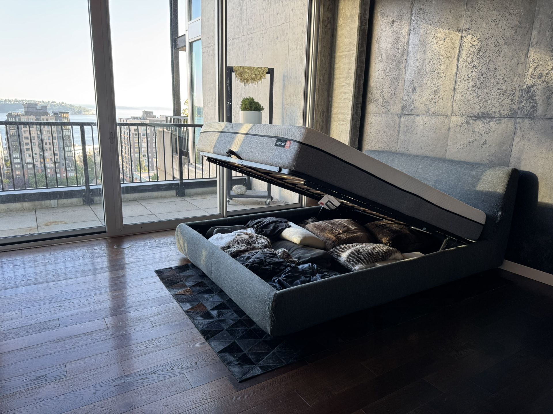 Design Within Reach Nest Storage Bed. Queen Yer Frame With A View. Got Firm Tresses Too