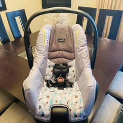 Even Flo First Choice Baby Car Seat. 5-Point Harness with one pull adjustor at front adjuster at front  Rear Facing from 5 to 22 pounds .