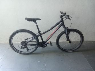 BICYCLE SPECIALIZED 7 SPEED SIZE 24 BRAND NEW