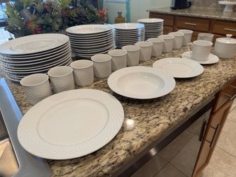 JCPenney Home Collection Basket Weave – 64 Piece Set – Service for 12