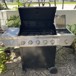 4 Burner NexGrill Barbecue Grill