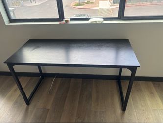 Black Desk