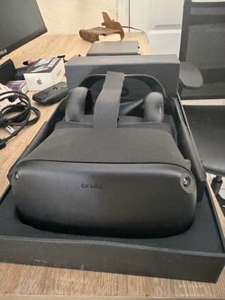 Oculus VR Headset with Controllers