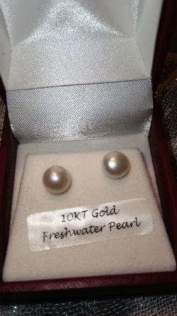 10kt Gold Pearl Earrings (New)