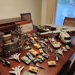 Hugh Lot Of Army Vehicles, Planes, Tanks, People and Accessories 