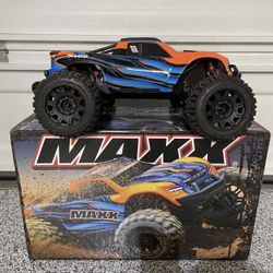 TRAXXAS MAXX WIDE KIT & LIGHTS KIT HOP UPS W/ EXTRA UPGRADES & CHARGER COMBO