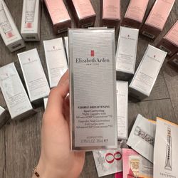 Elizabeth Arden BRIGHTENING CLEARLY RADIANT SPOT CORRECTING 60 CAPSULES