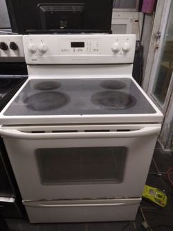 Off-white/ Cream glasstop Kenmore stove