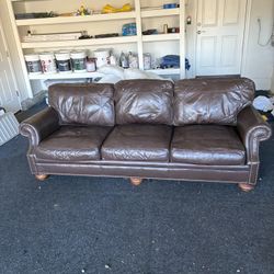 FREE DELIVERY🛻🔥😁 Brown Leather Broyhill Couch