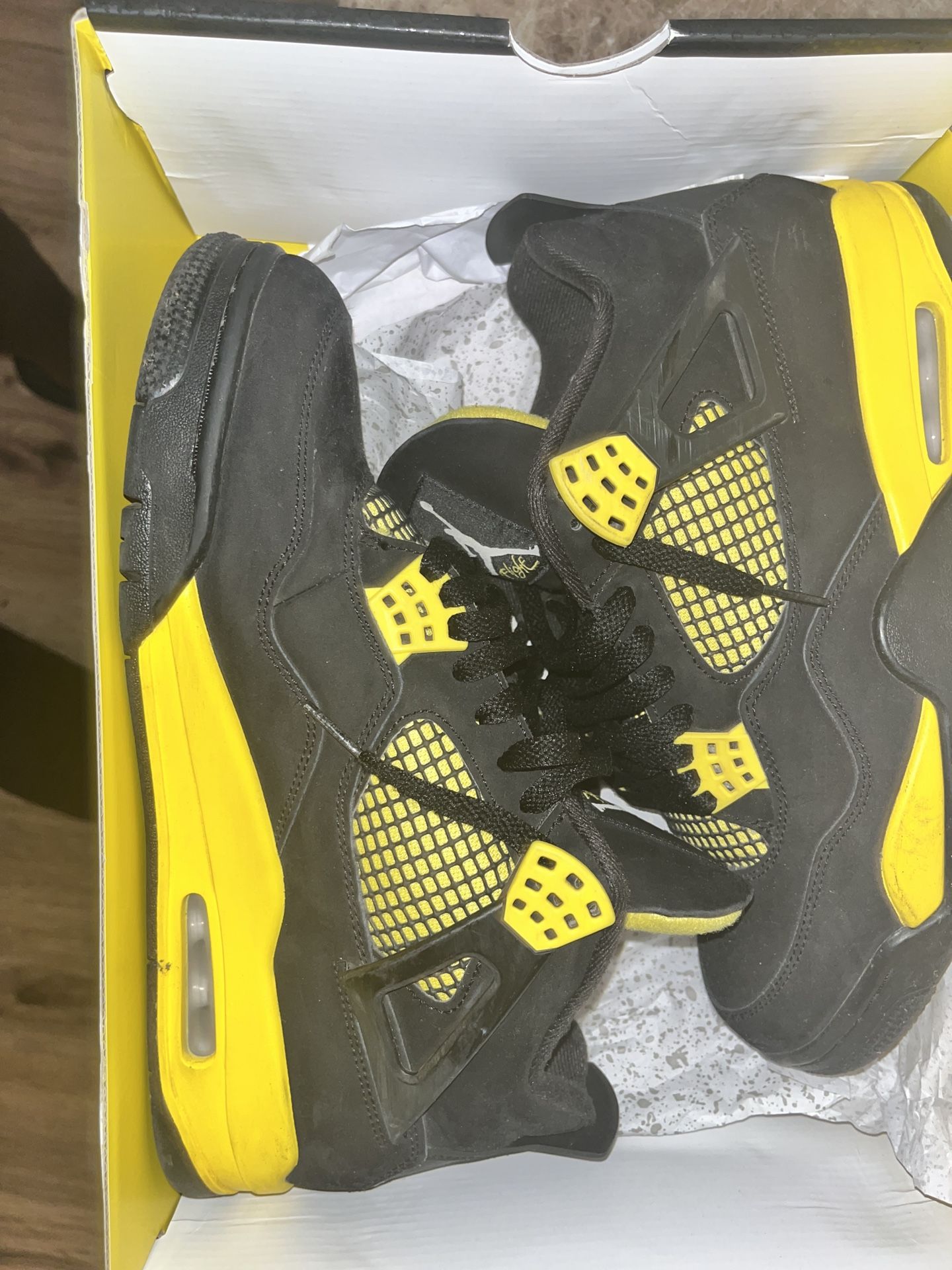 Jordan 4 Yellow Lightening 