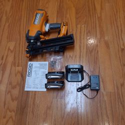 Ridgid 18V 21 Degree Round Head Framing Nailer, Batteries, Charger