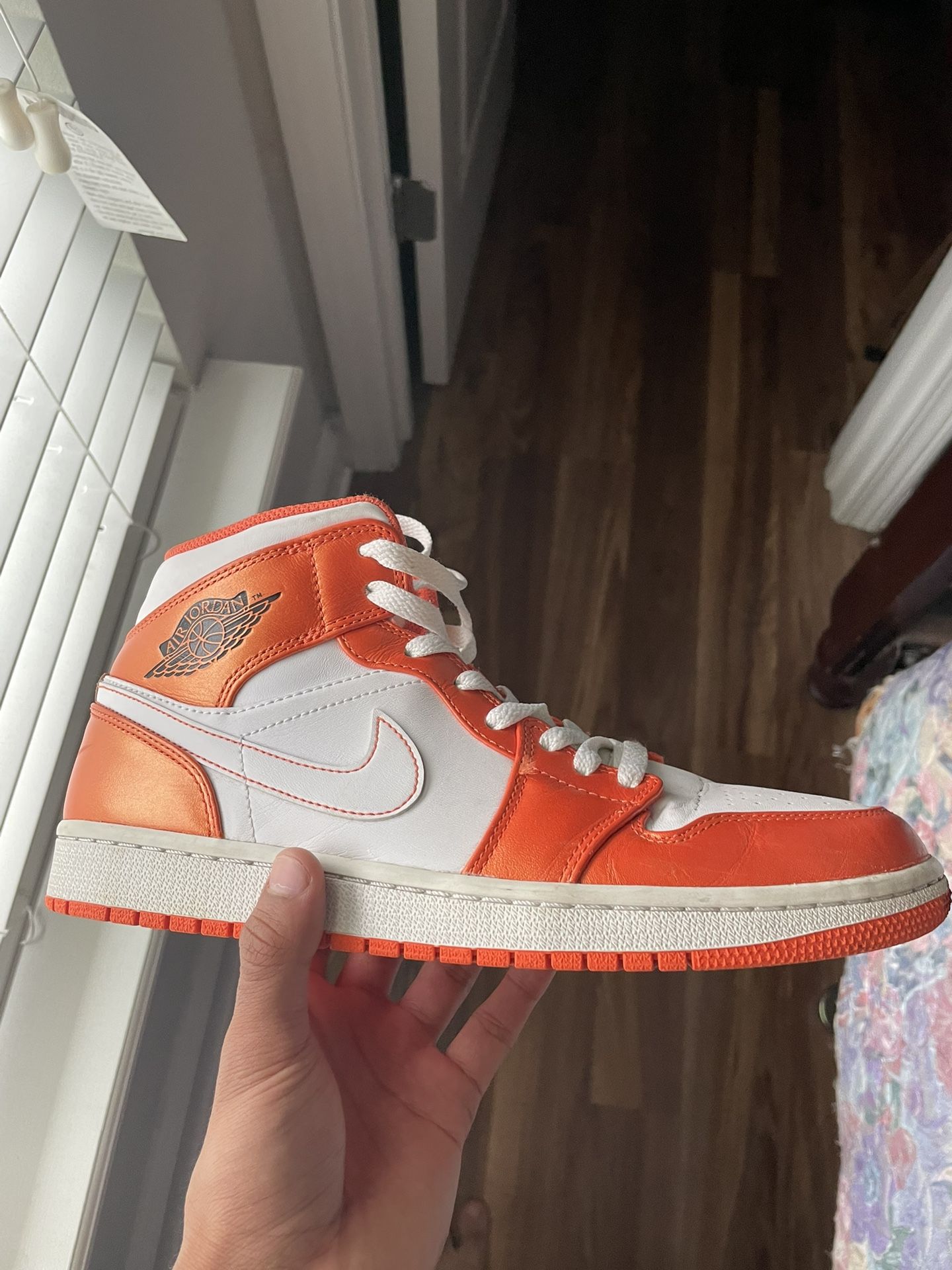 Nike Air Jordan 1 Mid SE