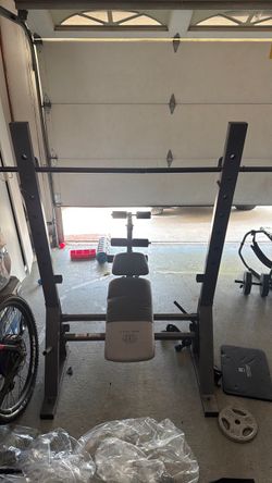Bench press with leg curl