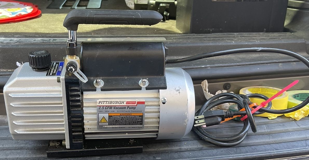 Pittsburgh 61245 2.5 CFM Vacuum Pump