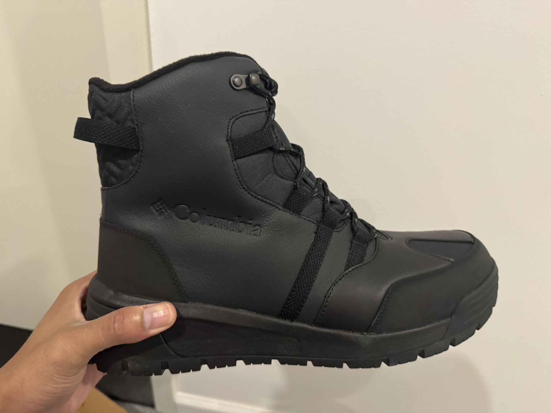 Must Go By Sunday -Columbia Snow Trekker Boots- Must Go By Sunday