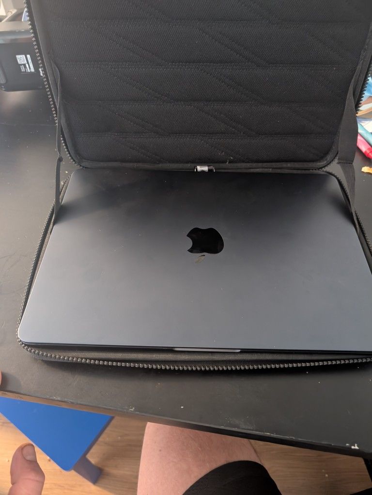 2022 Apple Macbook Air M2 Chip