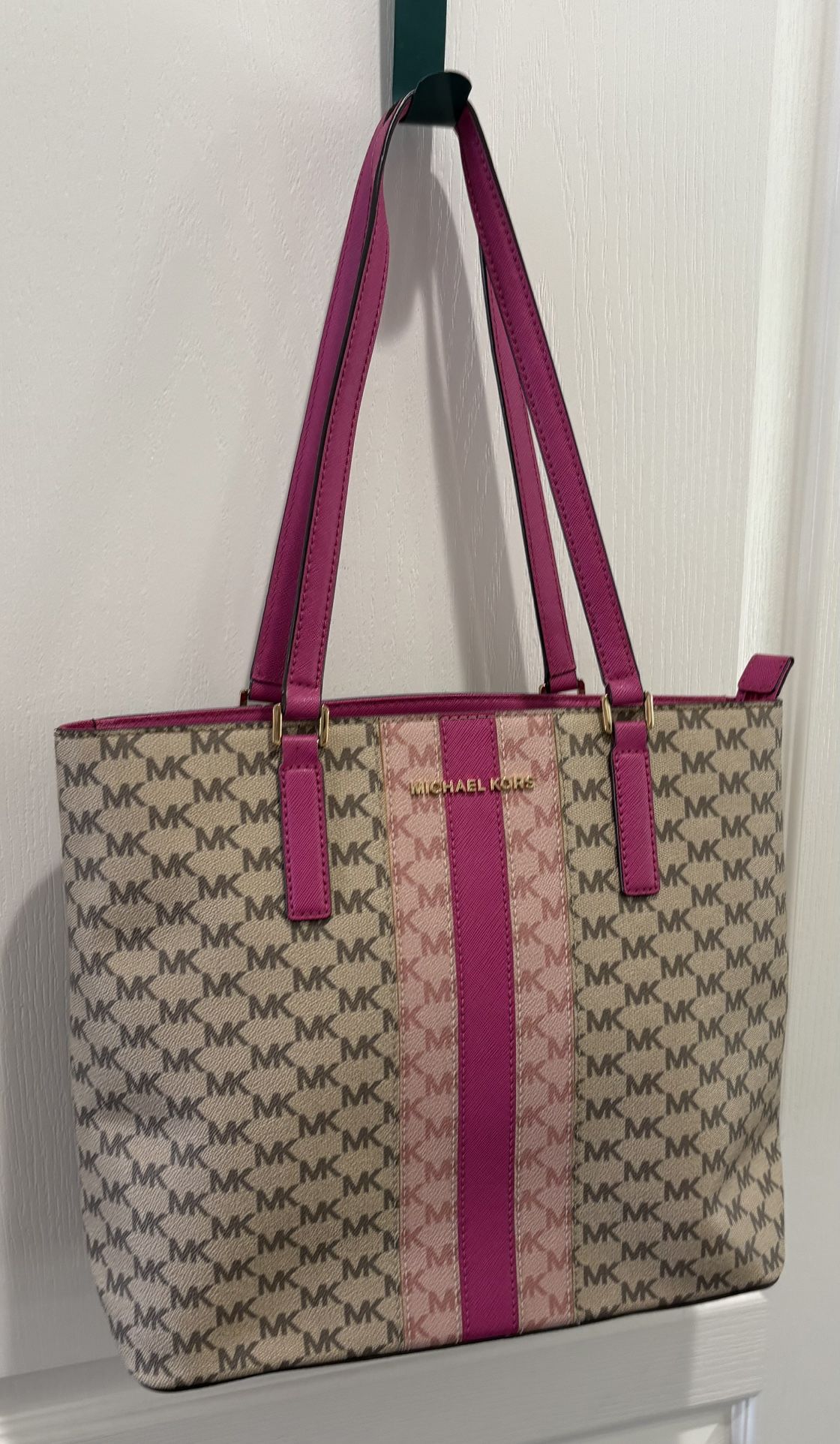Michael Kors signature logo with fuschia Stripes