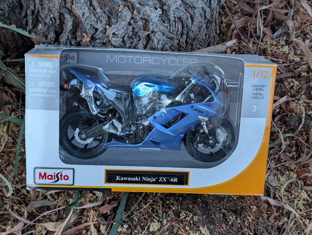 Maisto 1:12 Scale Kawasaki Ninja ZX-6R Die-Cast Model Blue - Collectible