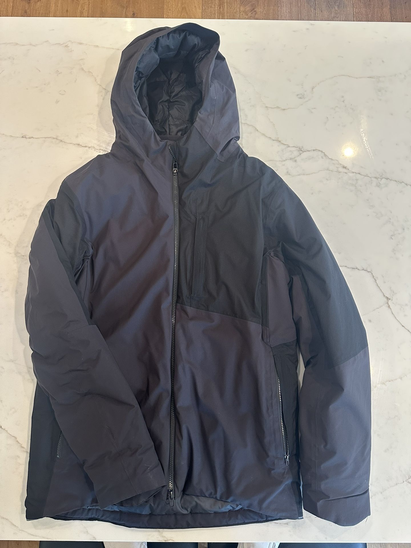 Lululemon Puffy - Great Condition - Medium