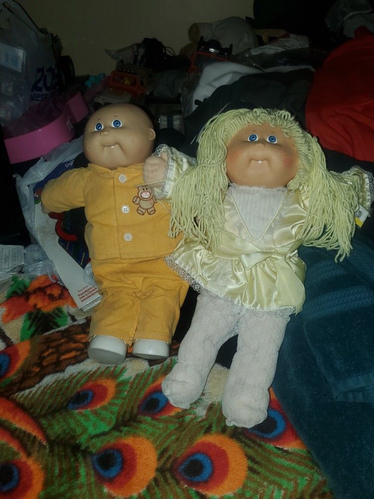 2 USED CABATCH PATCH DOLLS FROM THE 80S $30 DOLLARS OBO